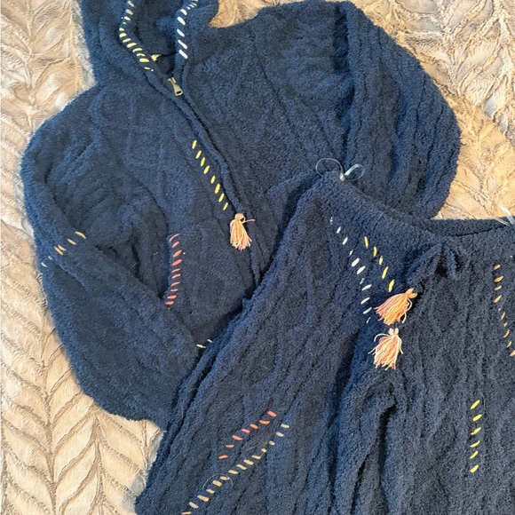 Sold set - Picture 1 of 2